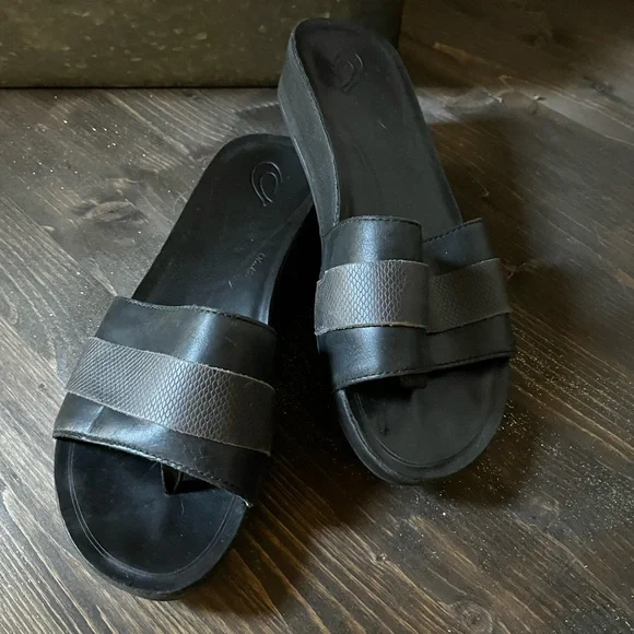 Olukai black slide sandals - Picture 1 of 3